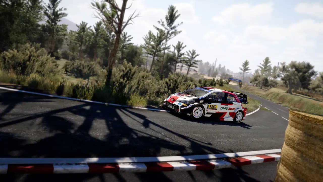 WRC 10 FIA World Rally Championship-ის სათამაშო კადრი თამაშის მიმდინარეობისას.